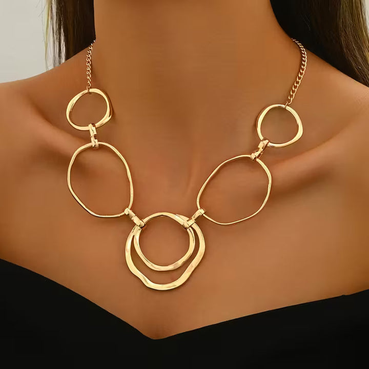 Ogrlica s Pendantom, Navdihnjena z Vintage Eleganco