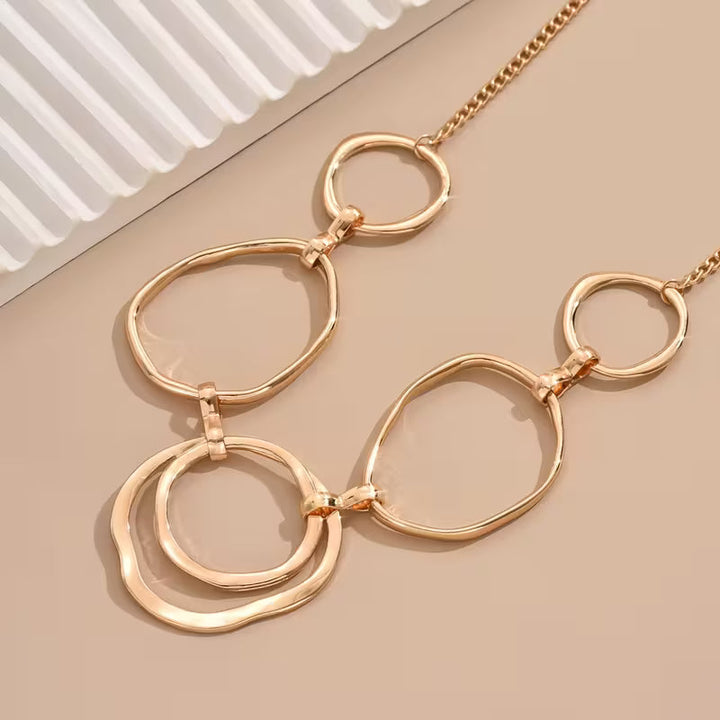 Ogrlica s Pendantom, Navdihnjena z Vintage Eleganco