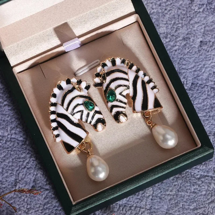 Uhani Zebra s Pera