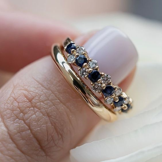 Eleganten vintage prstan z zirconom